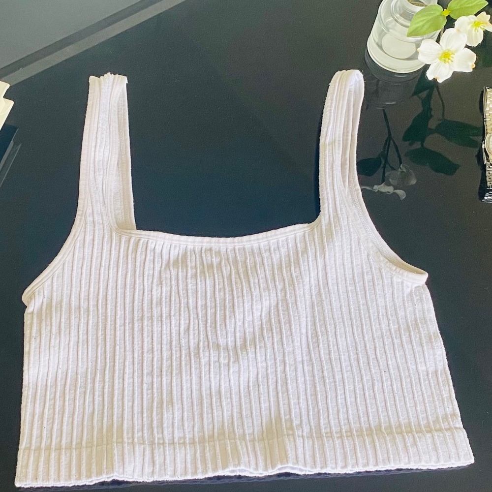 Athletic Ribbed White Cropped Tank